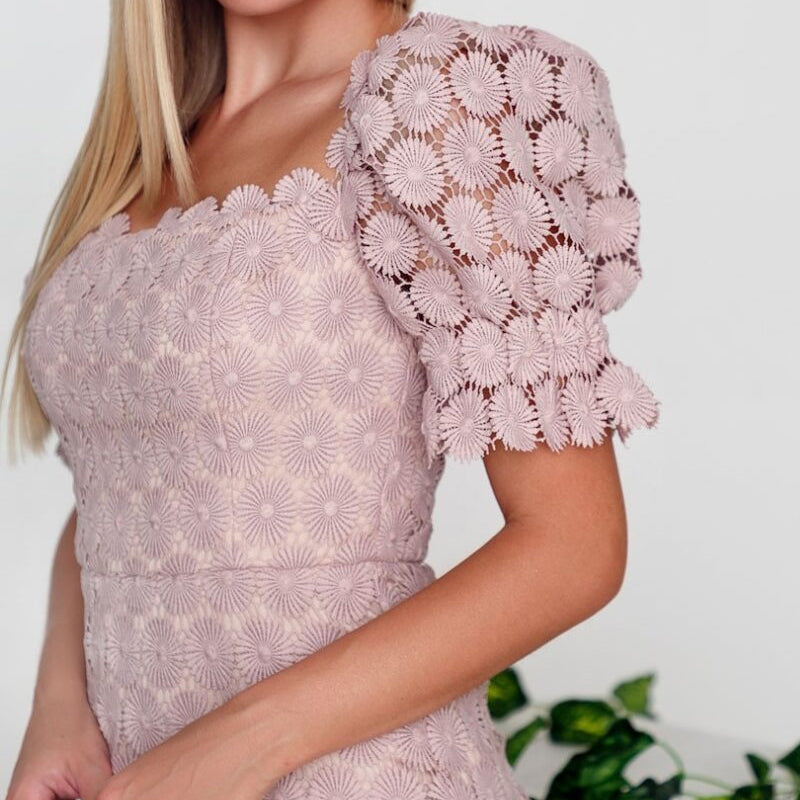 MW | Floral besticktes Midikleid aus Spitze