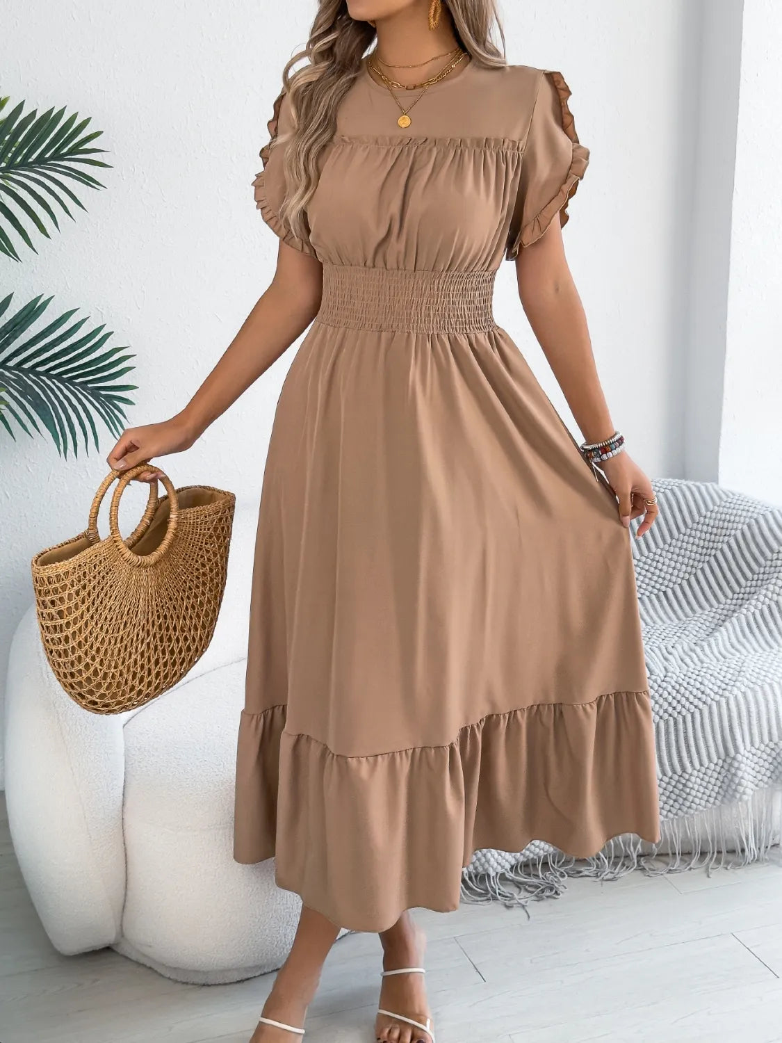 MW | Gesmoktes Midikleid mit Rundhalsausschnitt und Rüschen