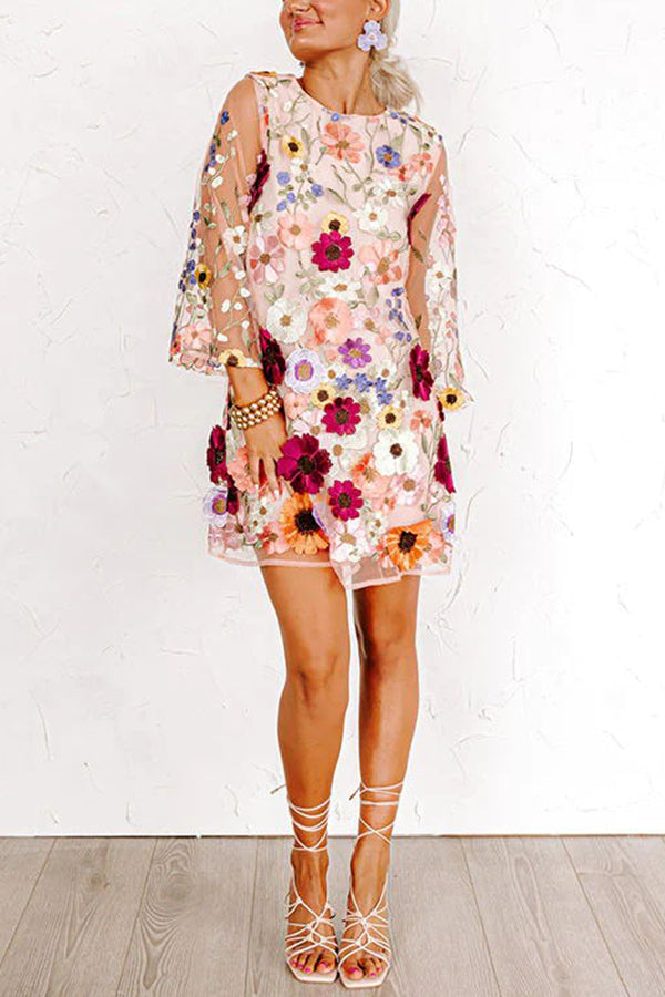 MW | Dahlia Dreaming Bestickte Blumenapplikation Halbe Ärmel Minikleid