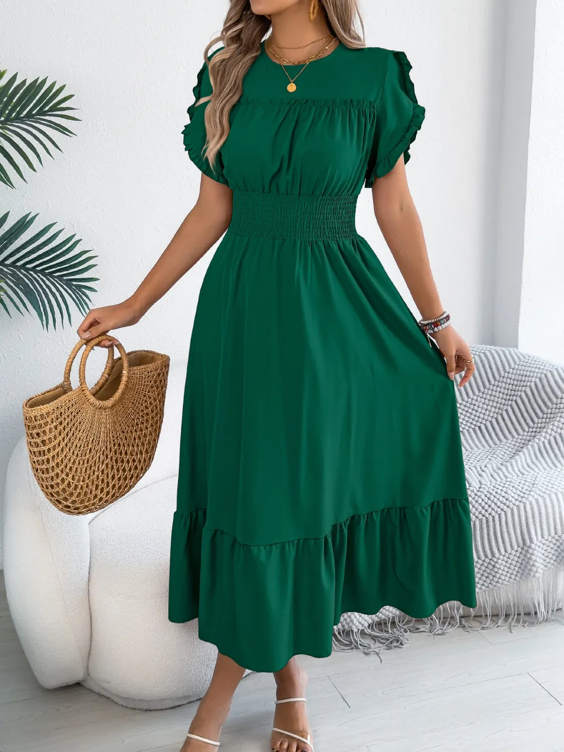 MW | Gesmoktes Midikleid mit Rundhalsausschnitt und Rüschen
