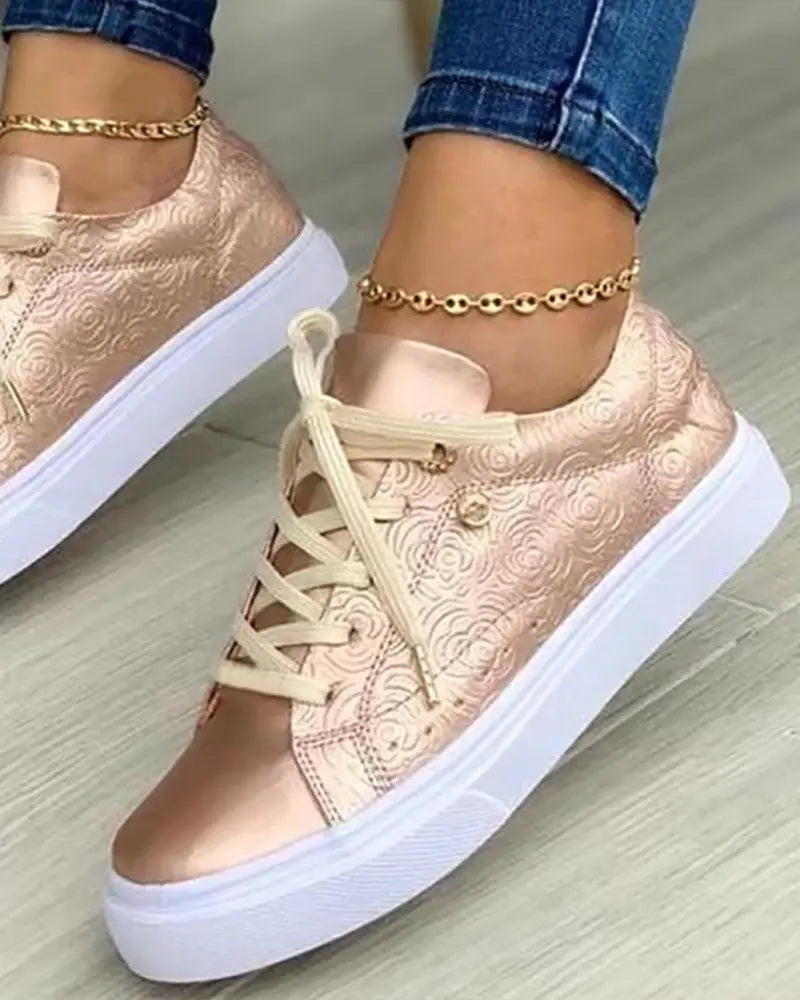 MW | Schicke Turnschuhe mit goldenen Details