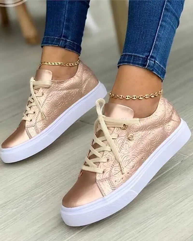 MW | Schicke Turnschuhe mit goldenen Details
