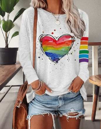 EM | Langärmeliges Shirt mit Regenbogenherz-Print