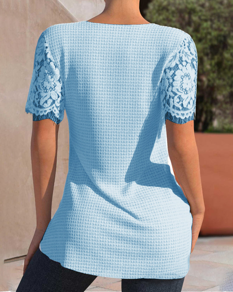 EM | Bluse aus strukturierter Spitze