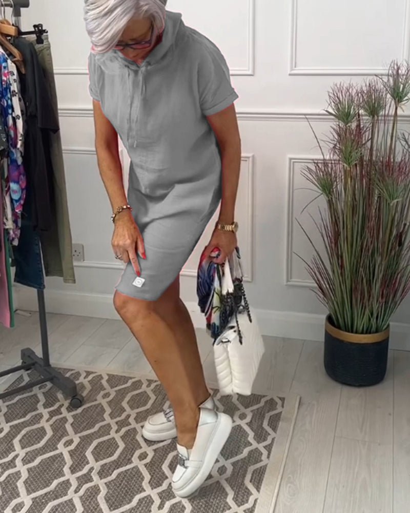 MW | Lässiges Kleid mit Kapuze und kurzen Ärmeln