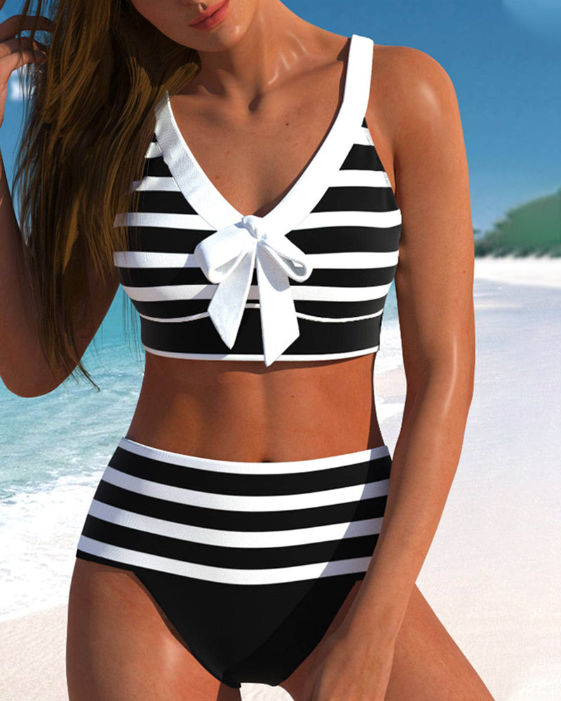 EM | Eleganter bunter Sommerbikini