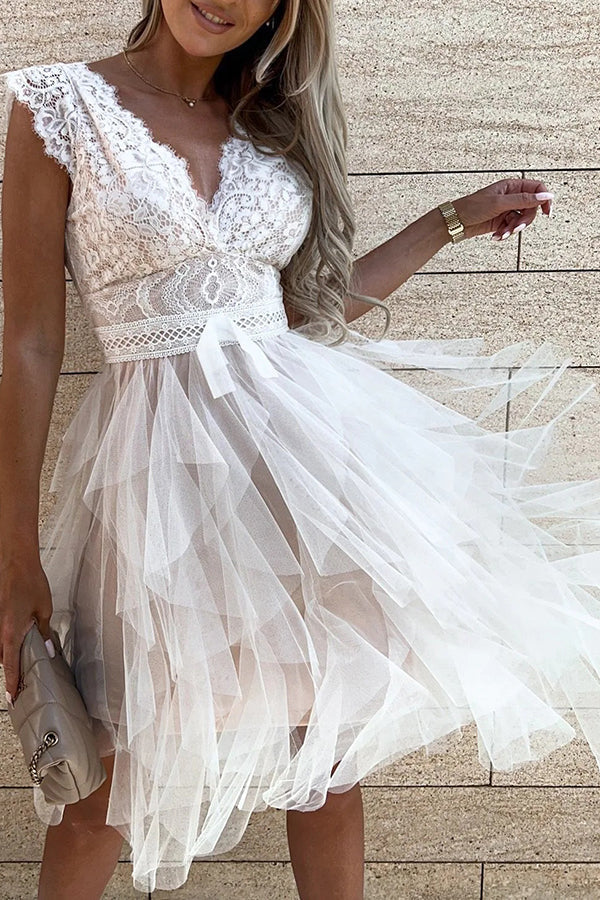 MW | V-Ausschnitt Ärmelloses Midikleid aus Spitze