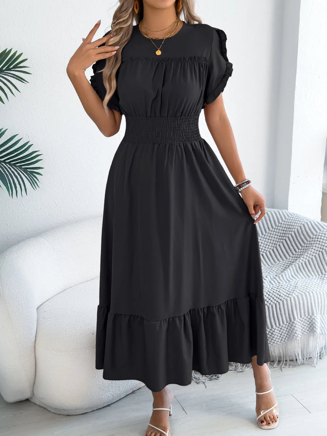 MW | Gesmoktes Midikleid mit Rundhalsausschnitt und Rüschen