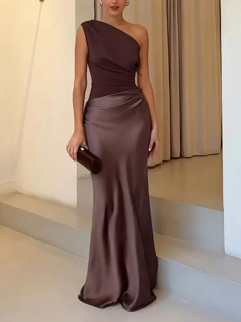 MW | Langes Partykleid mit Faltenwurf und asymmetrischem Ausschnitt