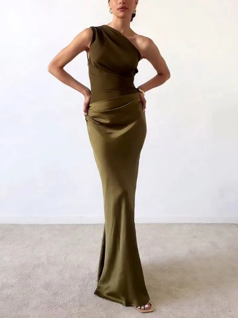 MW | Langes Partykleid mit Faltenwurf und asymmetrischem Ausschnitt