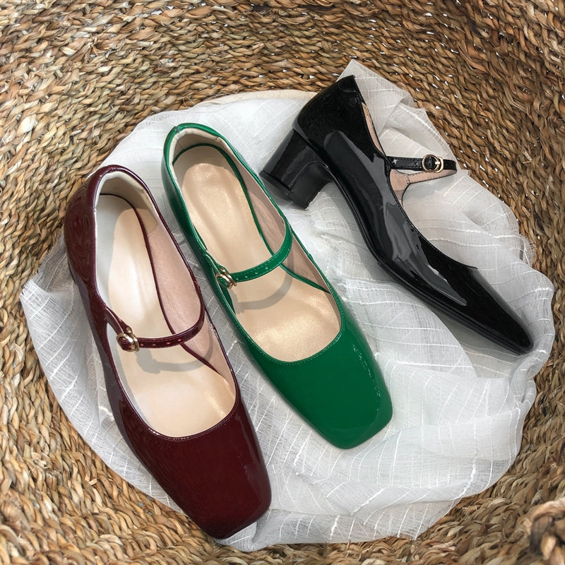 EM | Schuhe mit glänzendem Blockabsatz