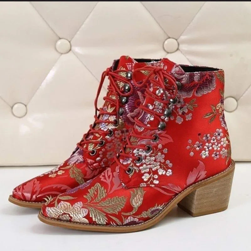 Elegante und stützende orthopädische Stiefel