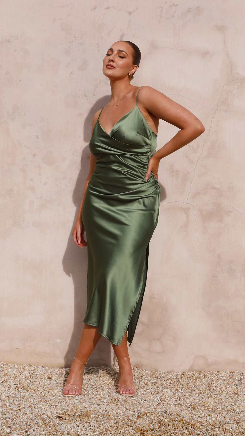 MW | Midi-Abendkleid mit schmalen Trägern und raffinierten Falten