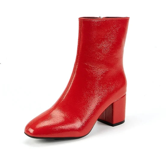 Modische und stützende orthopädische Stiefel