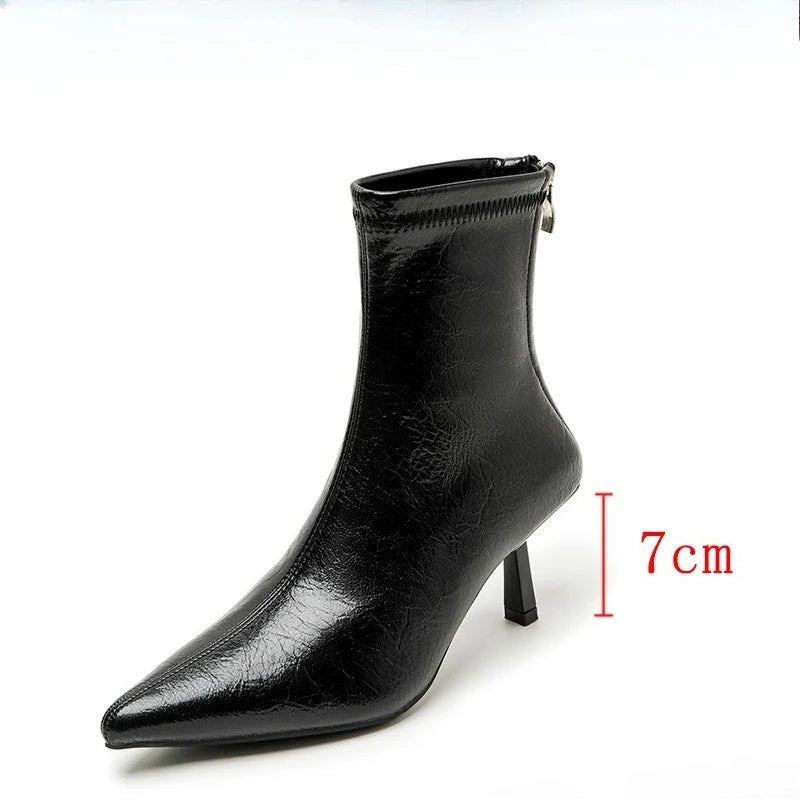 Stützende und trendige orthopädische Stiefel
