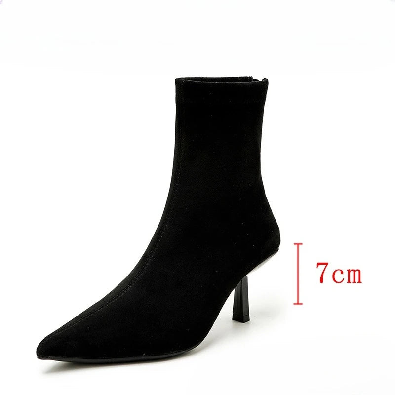Stützende und trendige orthopädische Stiefel