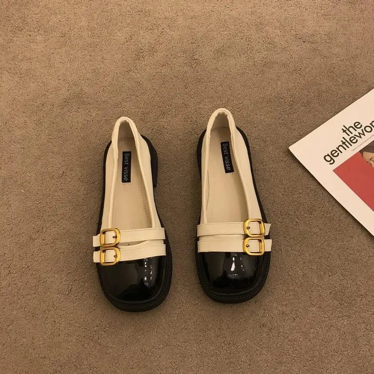 Stützende und trendige orthopädische Schuhe