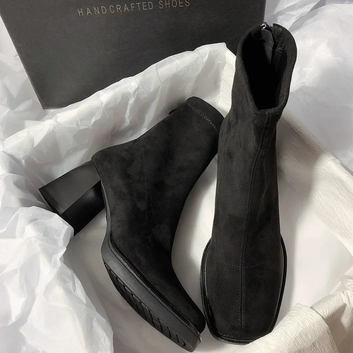 Elegante und stützende orthopädische Absätze