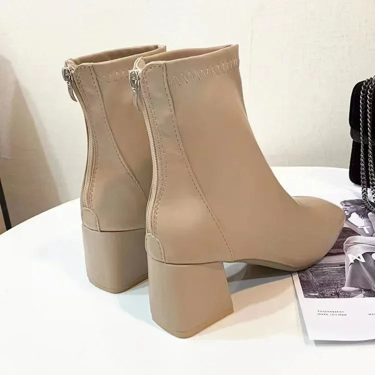 Lässige und stützende orthopädische Stiefel