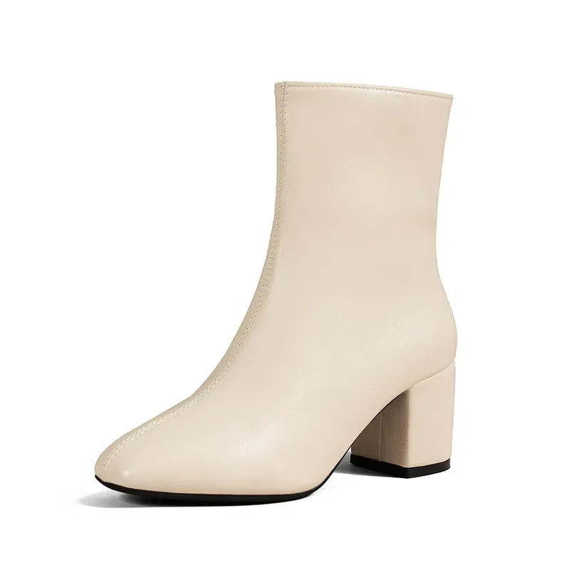 Modische und stützende orthopädische Stiefel