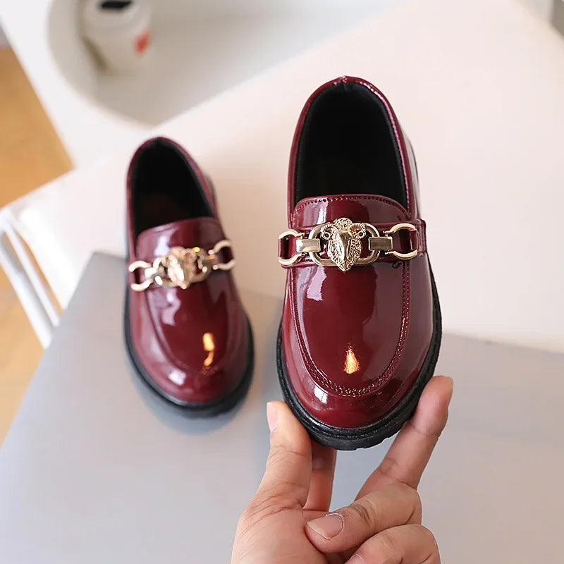 Modische und stützende orthopädische Schuhe