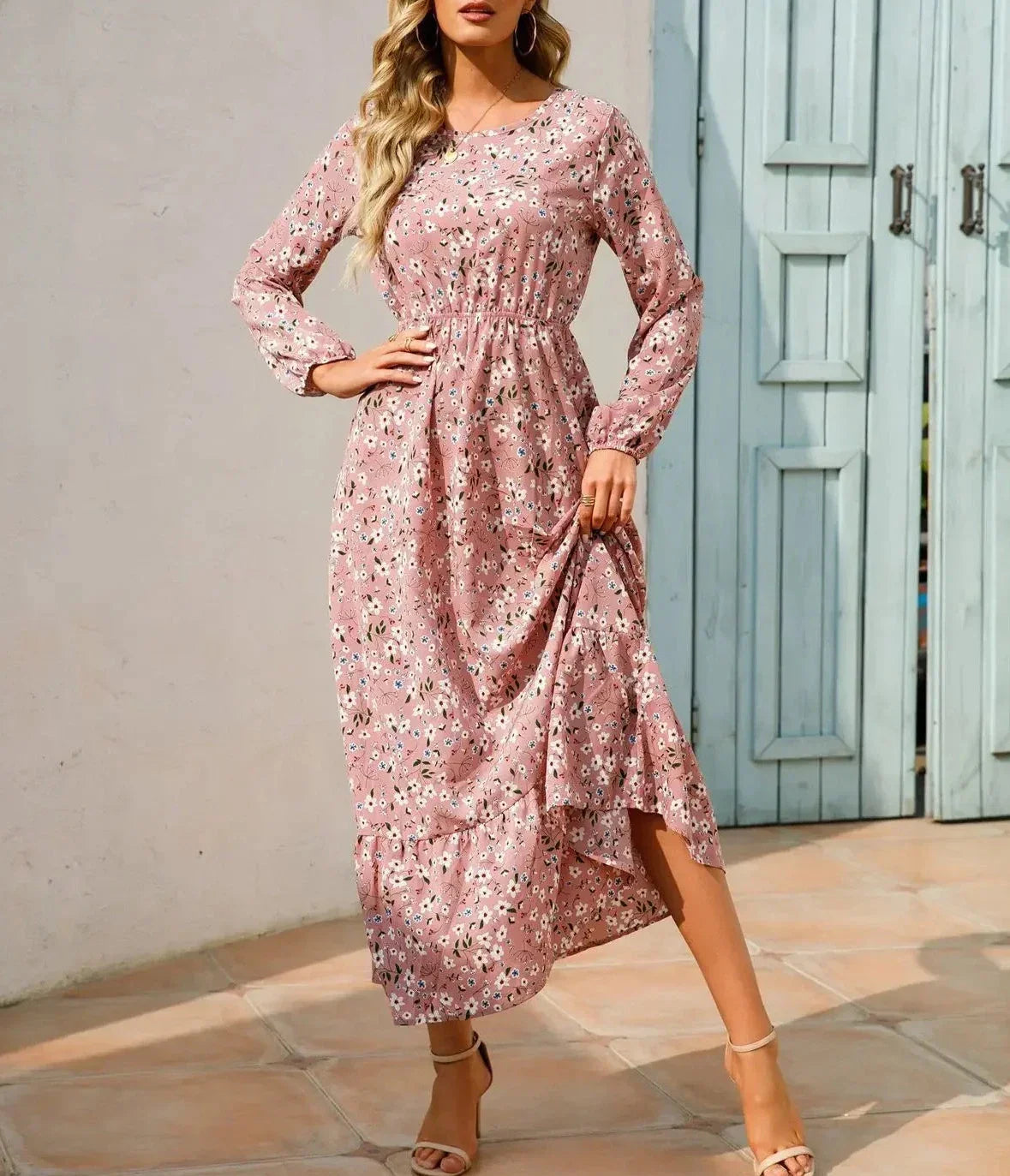Caroline - Florale Eleganz mit taillierter Passform