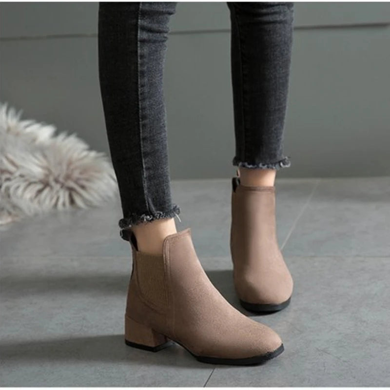 Maßgeschneiderte und bequeme orthopädische Stiefel