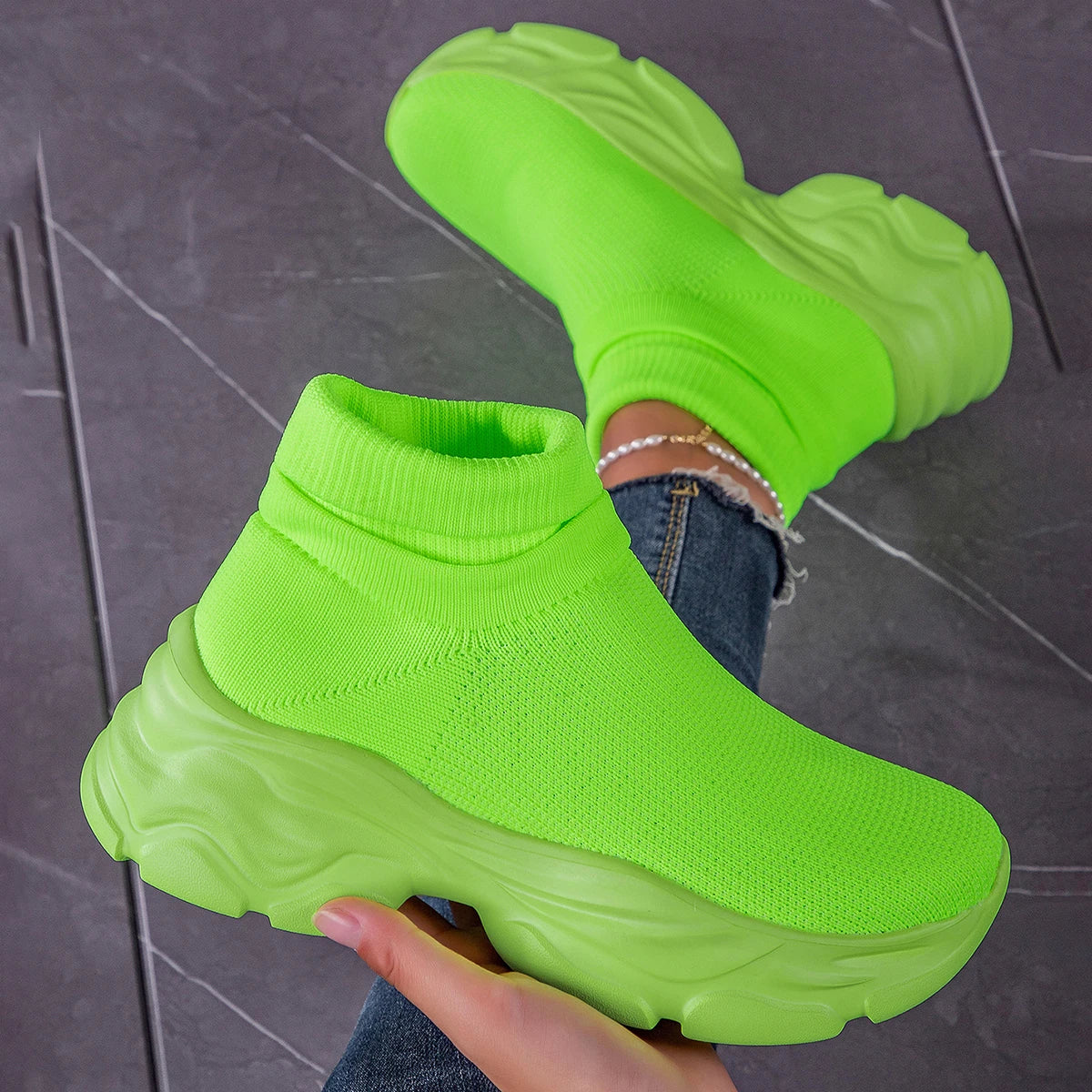 Bequeme und modische orthopädische Turnschuhe