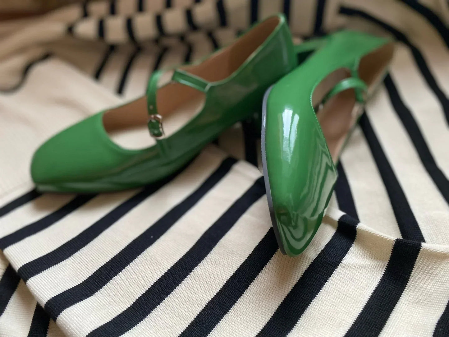 EM | Schuhe mit glänzendem Blockabsatz