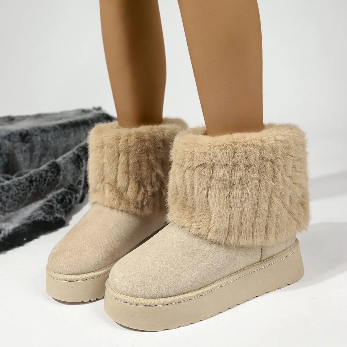Stützende und trendige orthopädische Stiefel