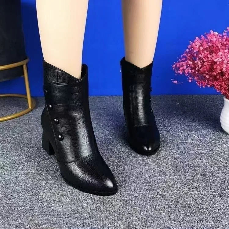 Elegante und stützende orthopädische Absätze