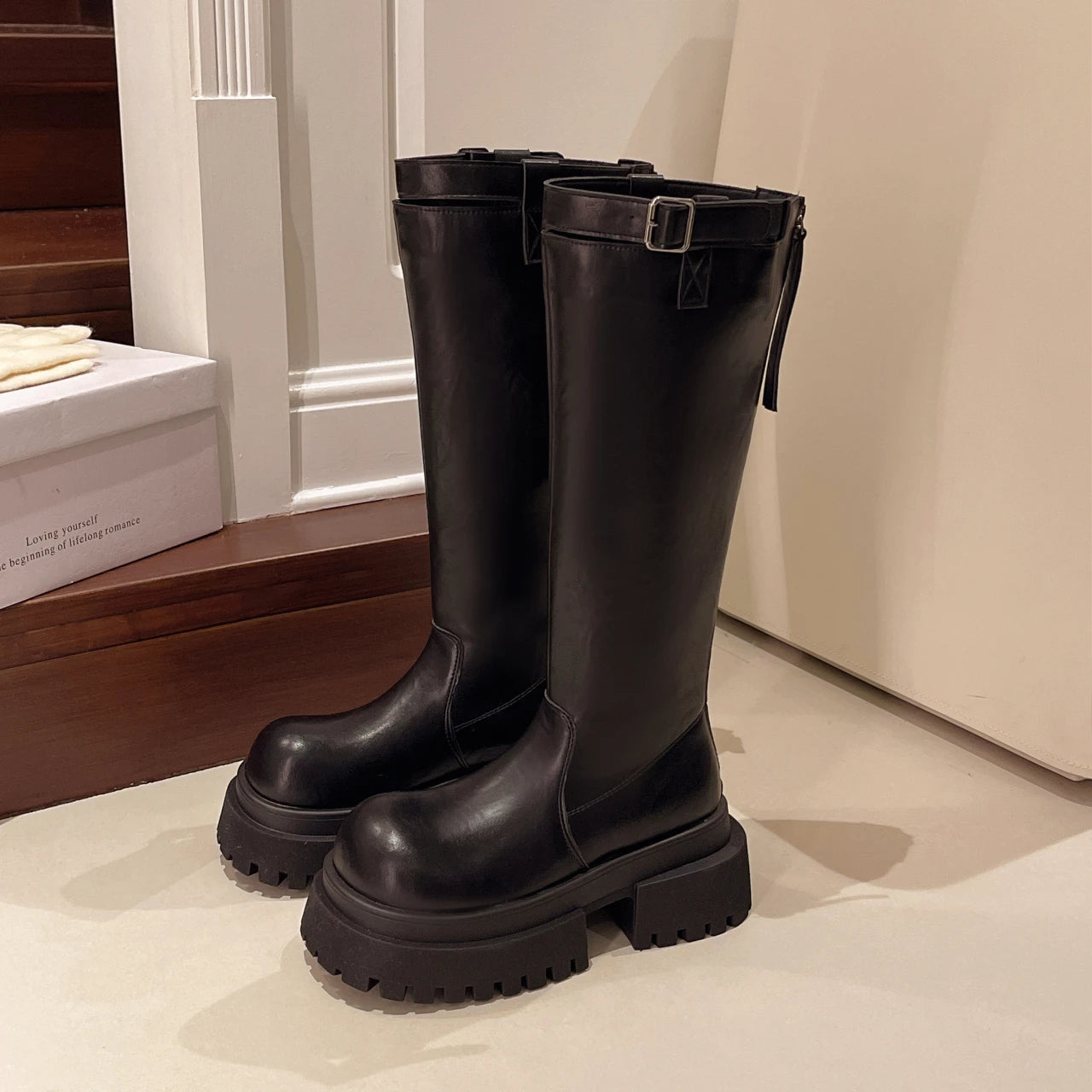 Lässige und stützende orthopädische Stiefel