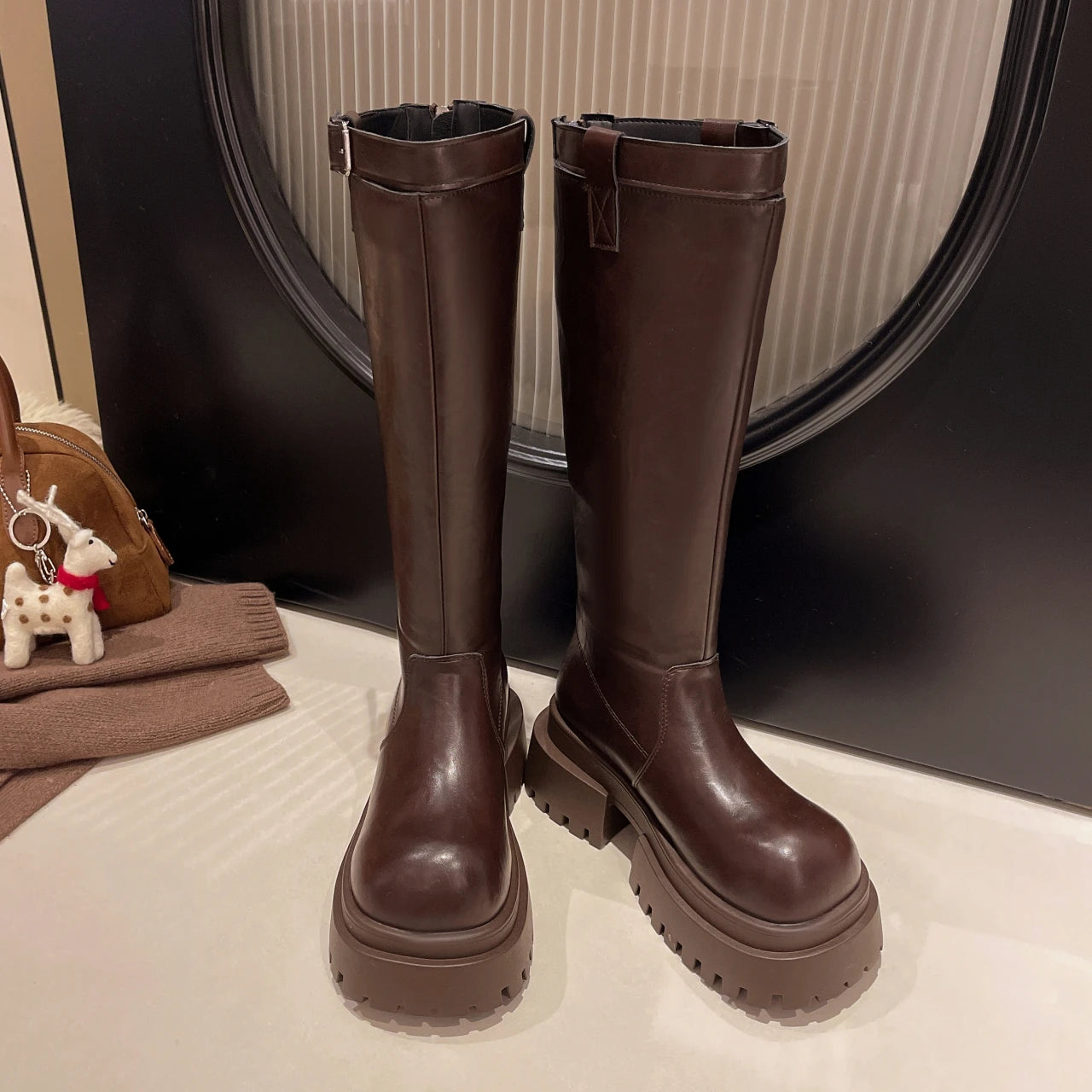 Lässige und stützende orthopädische Stiefel