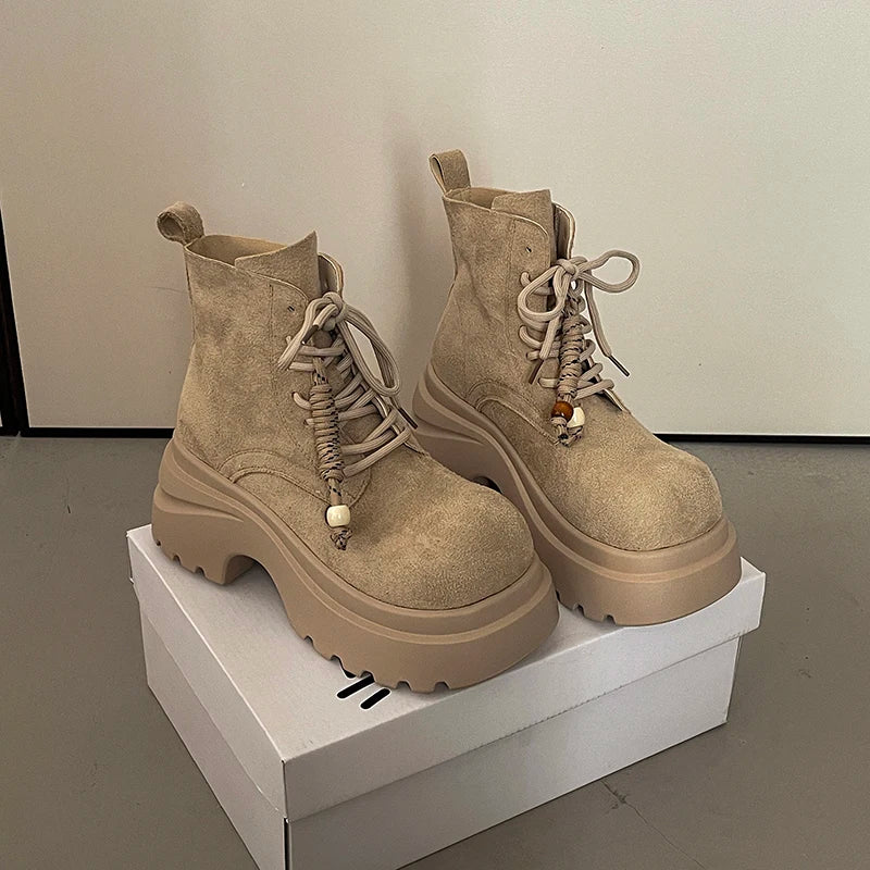 Modische und stützende orthopädische Stiefel