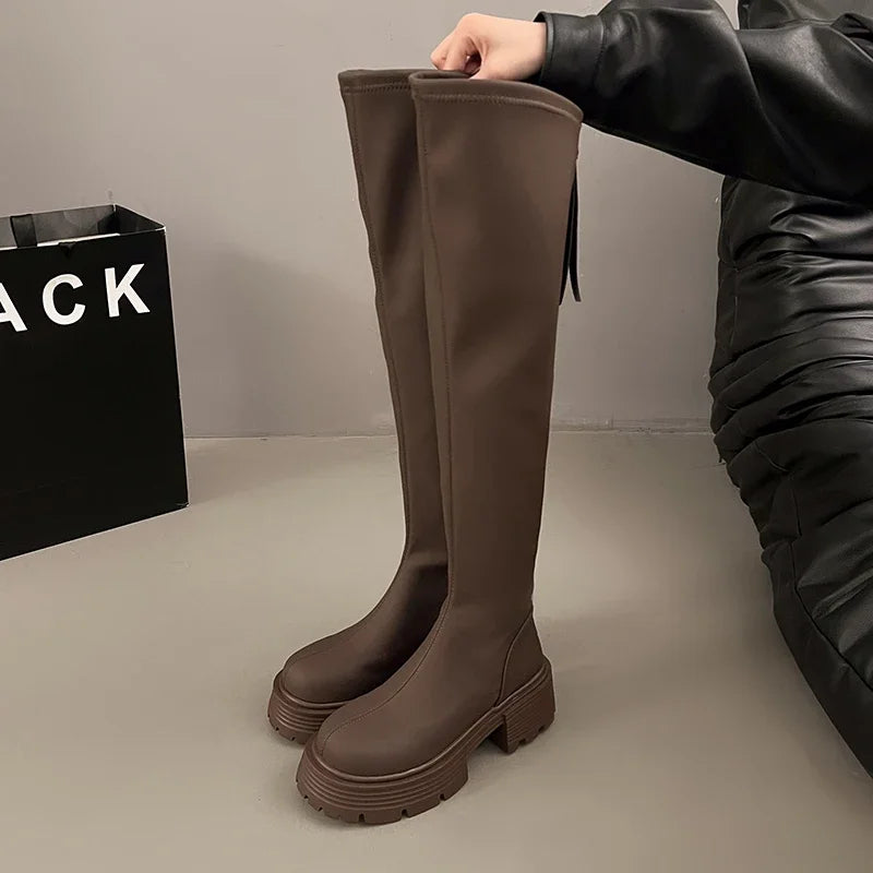 Stützende und stilvolle orthopädische Stiefel