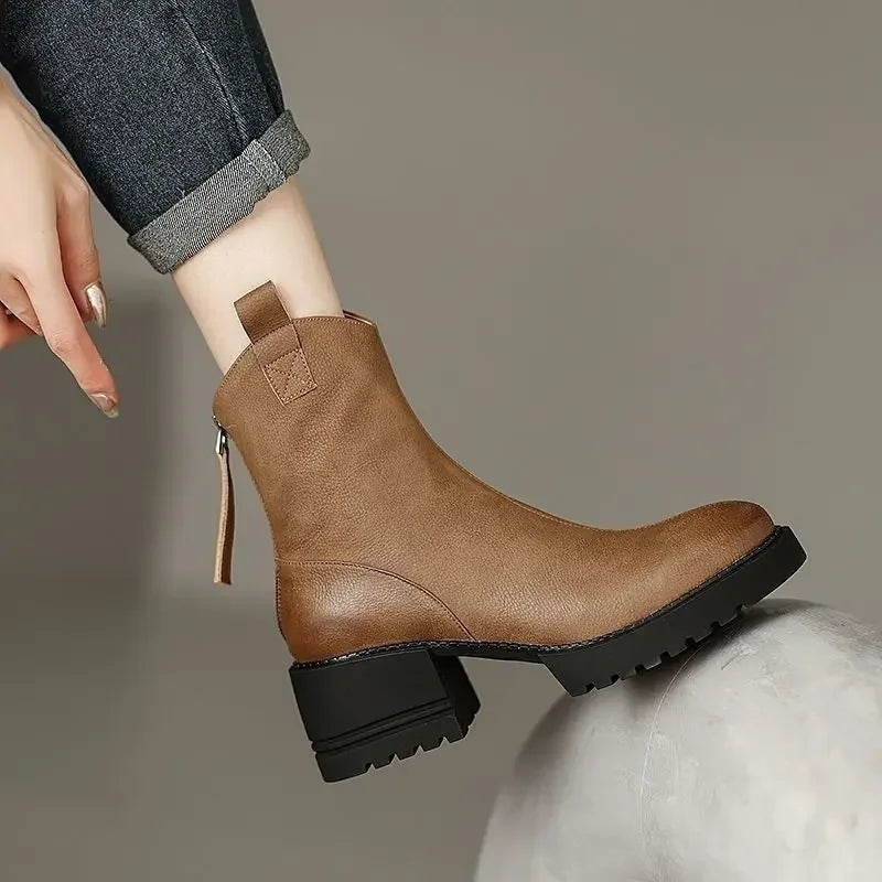 Elegante und stützende orthopädische Stiefel
