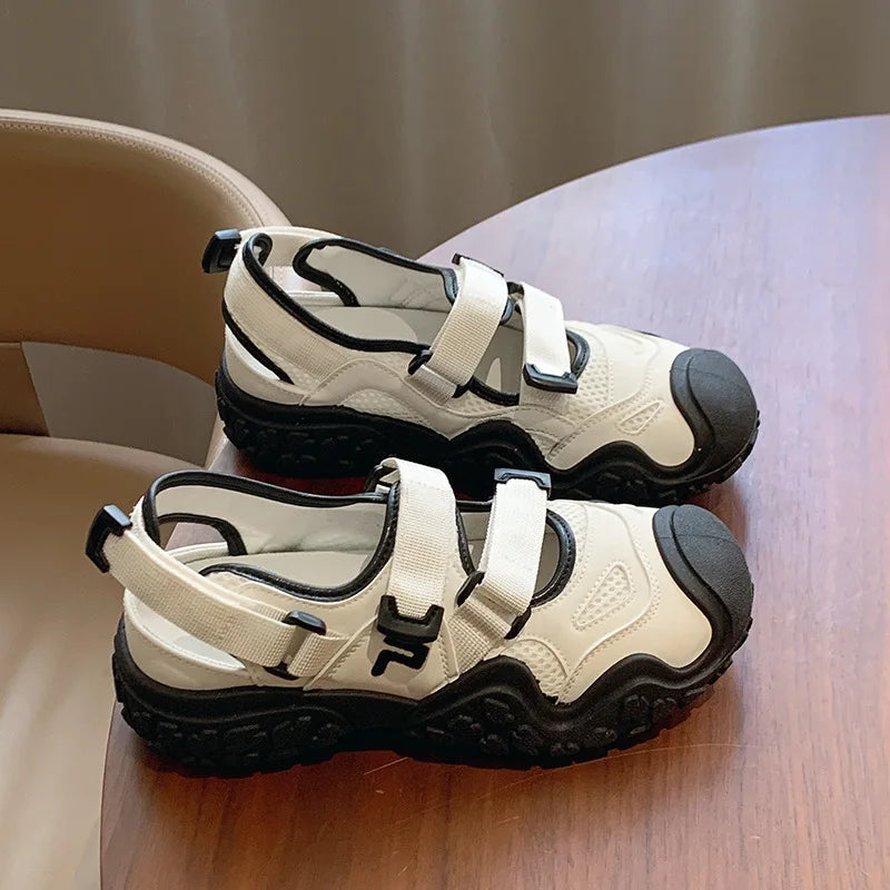 Bequeme und modische orthopädische Sandalen