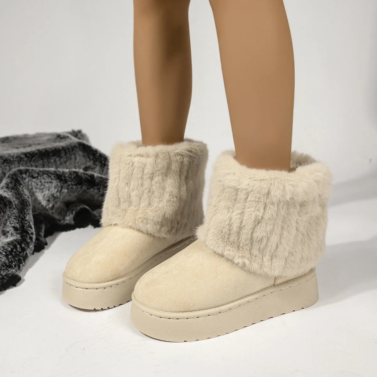 Stützende und trendige orthopädische Stiefel
