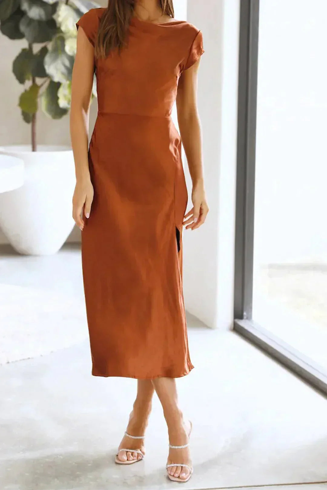 MW | Elegantes Schwalbenkleid
