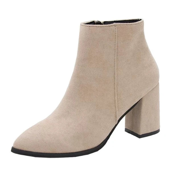 Modische und stützende orthopädische Stiefel