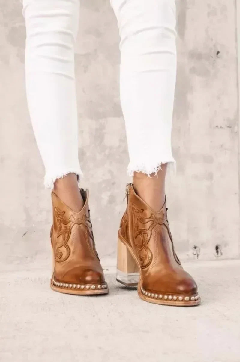 EM | Stützende und trendige Stiefel