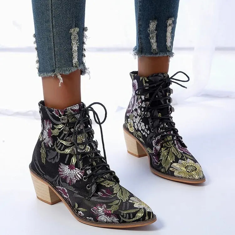 Maßgeschneiderte und bequeme orthopädische Stiefel