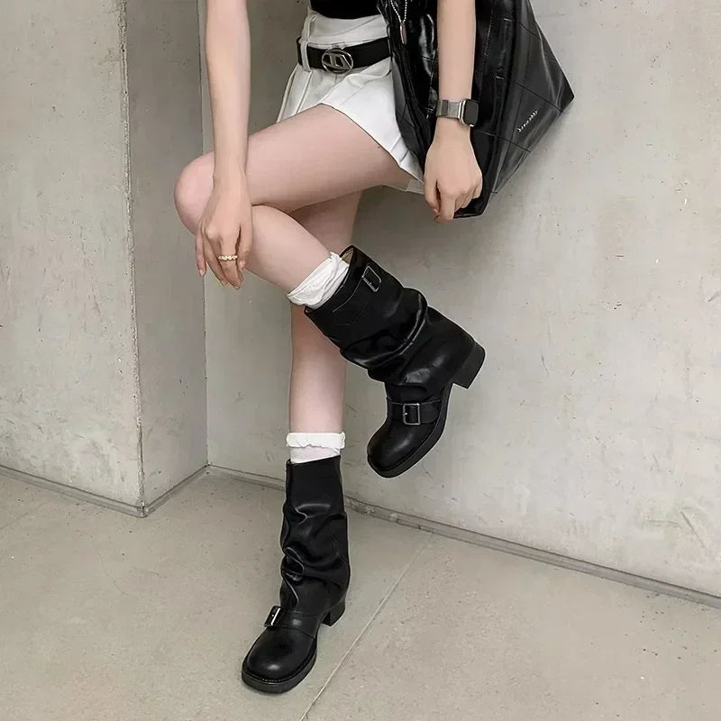 Stützende und trendige orthopädische Stiefel
