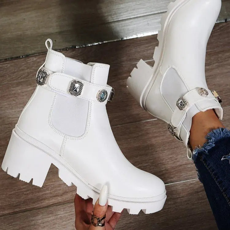 Modische und stützende orthopädische Stiefel