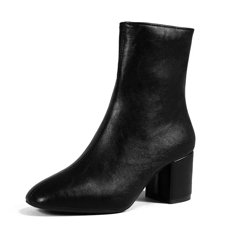 Modische und stützende orthopädische Stiefel