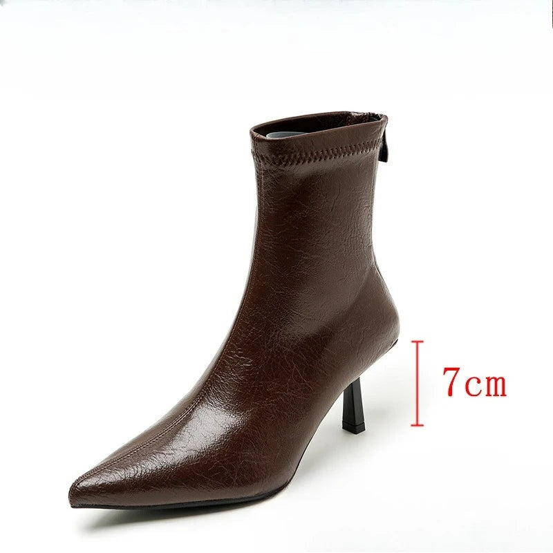 Stützende und trendige orthopädische Stiefel