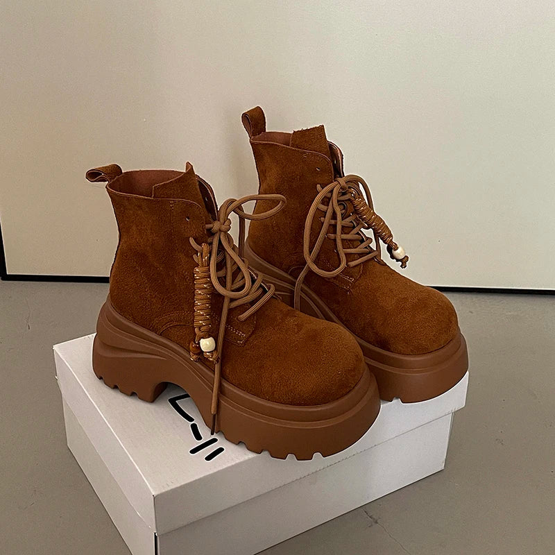 Modische und stützende orthopädische Stiefel