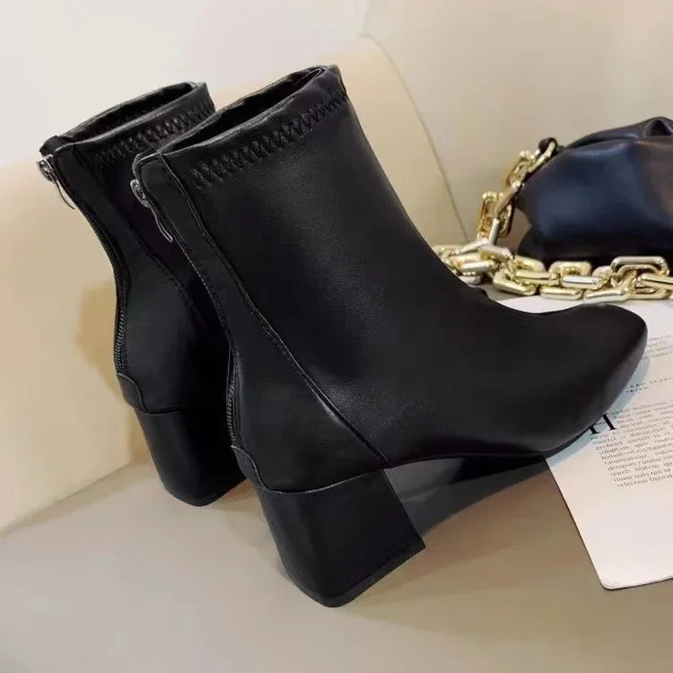 Lässige und stützende orthopädische Stiefel