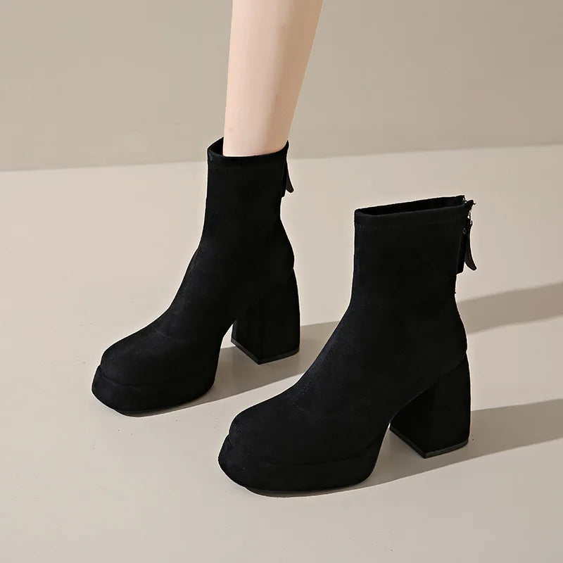 Stützende und trendige orthopädische Stiefel