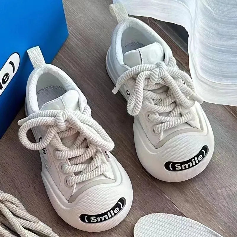 Modische und stützende orthopädische Schuhe